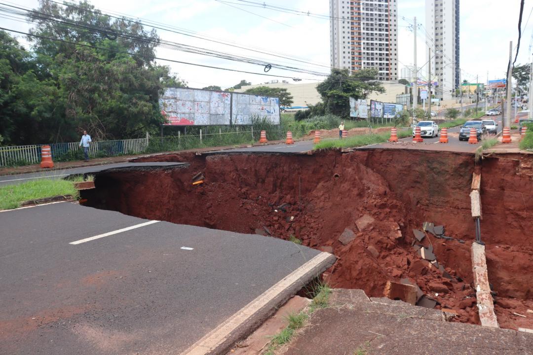 Foto 9 de 9 — Tarcísio troca elogios com Edinho e autoriza início de obras em Araraquara